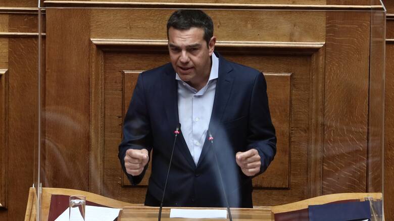 Ο Τσίπρας θέτει θέμα δημοκρατίας με το βλέμμα στην κοινωνία και τη… Νέα Δημοκρατία