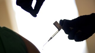 Χρούσος: Λίγα τα περιστατικά θρομβώσεων - Παρενέργειες υπάρχουν και σε άλλα εμβόλια
