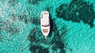Το island hopping αλλάζει και «επιλέγει» yachting για τα covid-free νησιά