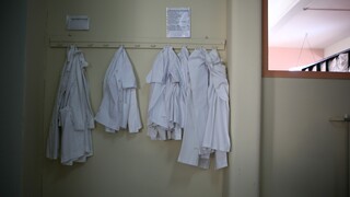 ΠΟΕΔΗΝ: Γιατρός στο Δρομοκαΐτειο αποτρέπει ασθενείς να εμβολιαστούν
