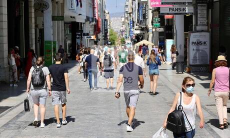 Αυξημένη η κίνηση στους δρόμους και στα καφέ της Αθήνας