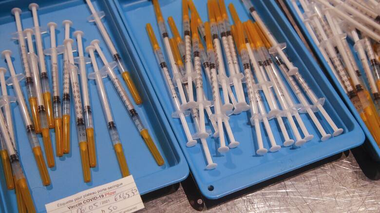 Γαλλία- Κορωνοϊός: Άνοιξε ο εμβολιασμός για όλους τους ενήλικες