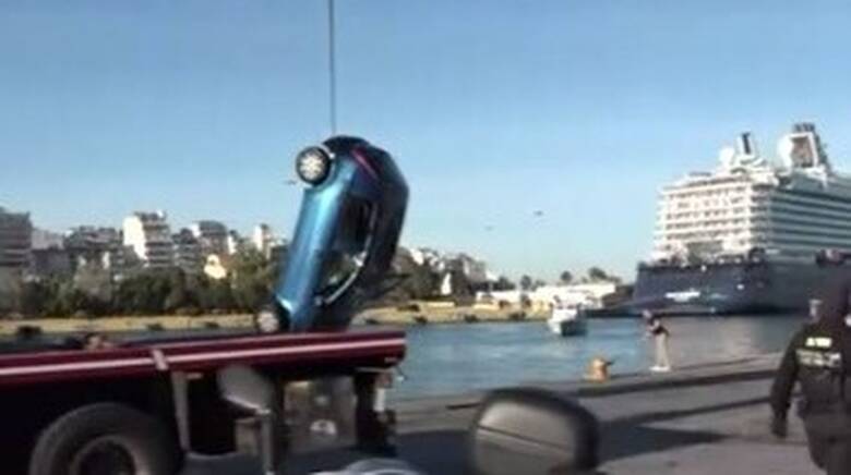 Νεκρός ο οδηγός του αυτοκινήτου που έπεσε στο λιμάνι του Πειραιά