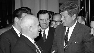 Κένεντι - Χρουστσόφ: Εξήντα χρόνια από την ιστορική συνάντηση στη Βιέννη