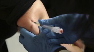 Κορωνοϊός - Βρετανοί επιστήμονες: Ποιοι θα χρειαστούν τρίτη ενισχυτική δόση εμβολίου