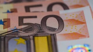 Στα 2,3 δισ. ευρώ μειώθηκαν τα «φέσια» του Δημοσίου τον Απρίλιο