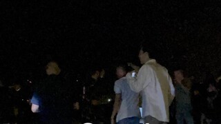 Δύο κορωνο-πάρτι στην πλαζ της Πάτρας με φώτα και DJ
