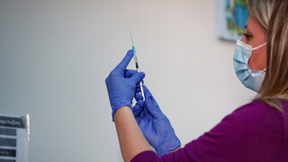 Κορωνοϊός: Νέες οδηγίες του CDC για τους εμβολιασμένους