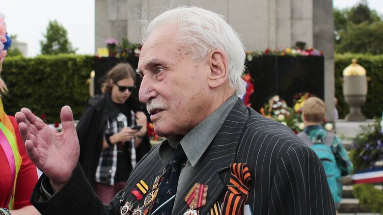 Ντέιβιντ Ντούσμαν: Πέθανε σε ηλικία 98 ετών ο τελευταίος επιζών απελευθερωτής του Άουσβιτς