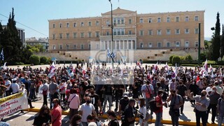 Απεργία: Σε εξέλιξη οι κινητοποιήσεις κατά του εργασιακού στο κέντρο της Αθήνας