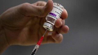 AstraZeneca: H Ένωση Ασθενών και ο καθηγητής Γραβάνης στηρίζουν το εμβόλιο