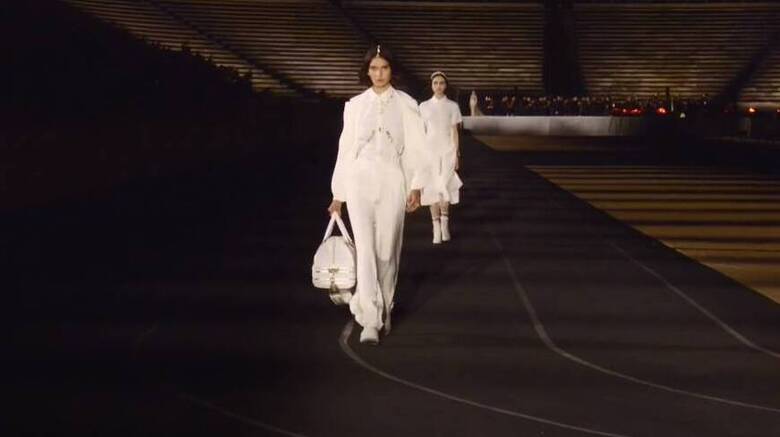 Εντυπωσιακή η επίδειξη της συλλογής «Made in Greece» του Dior από το Καλλιμάρμαρο