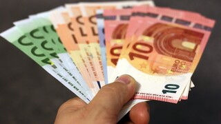 Το πείραμα της Γερμανίας: Δίνουν 1.200 ευρώ το μήνα για τρία χρόνια - Πώς θα χρησιμοποιηθούν;