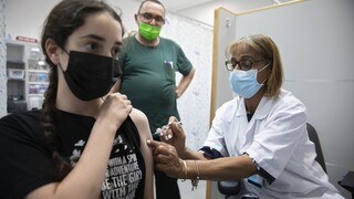Ισραήλ: Καλούν για εμβολιασμό τους 12-15 ετών υπό το φόβο του στελέχους «Δέλτα»
