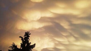 Εντυπωσιακά και σπάνια σύννεφα πάνω από τη Λάρισα: Τι προμηνύουν