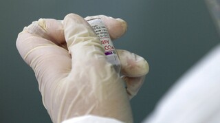 Κύπρος: Δεν εξετάζεται η χρήση «βραχιολιού» για πολίτες που δεν εμβολιάστηκαν