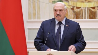 Ο Λουκασένκο κλείνει τα σύνορα Λευκορωσίας - Ουκρανίας: «Διοχετεύονται τεράστιες ποσότητες όπλων»
