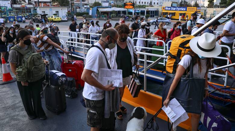 Επιστροφή στην κανονικότητα αλλά με... μέτρα για ανεμβολίαστους από τη Δευτέρα