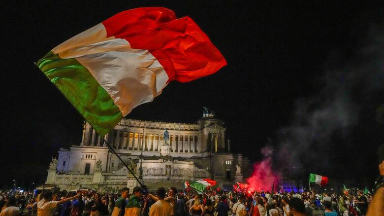 Στη Ρώμη η κούπα του Euro 2020: Ατέλειωτοι πανηγυρισμοί στις ιταλικές πόλεις