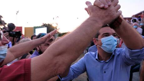 Υποχρεωτικός εμβολιασμός: Υψηλοί αντιπολιτευτικοί τόνοι ΣΥΡΙΖΑ χωρίς «χάιδεμα» των αντιεμβολιαστών