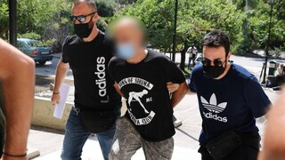 Επανέρχεται ο ΣΥΡΙΖΑ: Είναι μέλος της ΝΔ ο συλληφθείς αστυνομικός στην Ηλιούπολη;