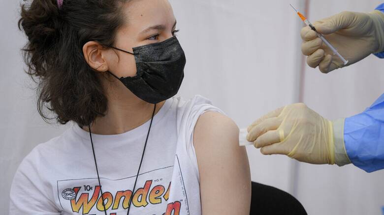 Κορωνοϊός - Βρετανία: Αρχίζει ο εμβολιασμός κλινικά ευάλωτων εφήβων 12 έως 15 ετών