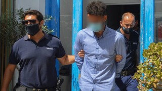 Φολέγανδρος - Ιατροδικαστής: Ο 30χρονος χτύπησε τη Γαρυφαλλιά και την έσυρε στα βράχια