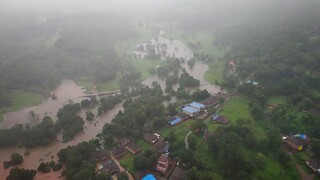 Μουσώνας στην Ινδία: Εκατόμβη από τις πλημμύρες και τις κατολισθήσεις