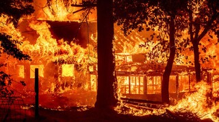 ΗΠΑ - Καλιφόρνια: Η μεγάλη πυρκαγιά «Ντίξι» προκαλεί αλλαγή στο κλίμα