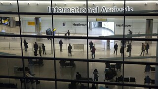 Κορωνοϊός - Βρετανία: Έκκληση από το αεροδρόμιο Χίθροου να ανοίξει η χώρα για τους εμβολιασμένους