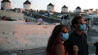 Ο κορωνοϊός στα νησιά και οι τουρίστες χωρίς μάσκες