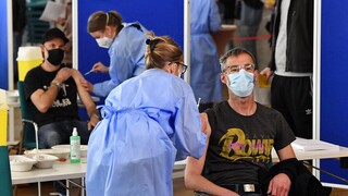 Κορωνοϊός: Στα αζήτητα χιλιάδες δόσεις εμβολίων στη Γερμανία
