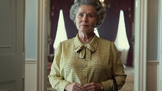 «The Crown»: Η Ιμέλντα Σνόντον είναι η βασίλισσα Ελισάβετ στον 5ο κύκλο της σειράς