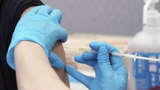 Κορωνοϊός: Το «στοίχημα» του τείχους ανοσίας - Μόλις το 49% των πολιτών έχει εμβολιαστεί πλήρως