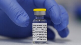 Κομισιόν: Υπεγράφη συμβόλαιο με την αμερικανική Novavax για 200 εκατ. δόσεις εμβολίου