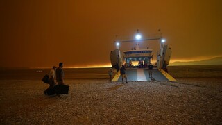 Φωτιές Εύβοια: Δραματικές ώρες σε Καστρί, Πευκί και Γούβες - Υπεράνθρωπη μάχη με τις φλόγες