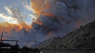 Καλιφόρνια: Μάχη εναντίον της δεύτερης μεγαλύτερης πυρκαγιάς στην ιστορία της