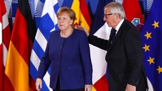 DW: Διέσωσε η Μέρκελ την Ελλάδα στην ευρωκρίση; Τι απαντά ο Ζαν Κλοντ Γιούνκερ