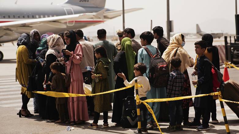 Αφγανιστάν: Ήδη 18.000 πρόσφυγες έφυγαν από τη χώρα ενώ μαίνεται το  ανθρωποκυνηγητό «πόρτα-πόρτα» - CNN.gr