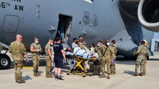 Αφγανή εγκαταλείποντας τη χώρα προς τη Γερμανία γέννησε μέσα σε στρατιωτικό αεροσκάφος των ΗΠΑ