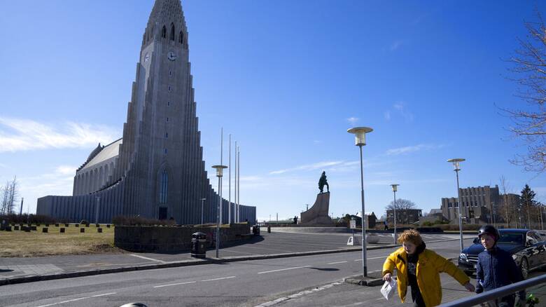 Κορωνοϊός: «Όπλα» ο εμβολιασμός, η μάσκα και οι αποστάσεις- Το παράδειγμα της Ισλανδίας