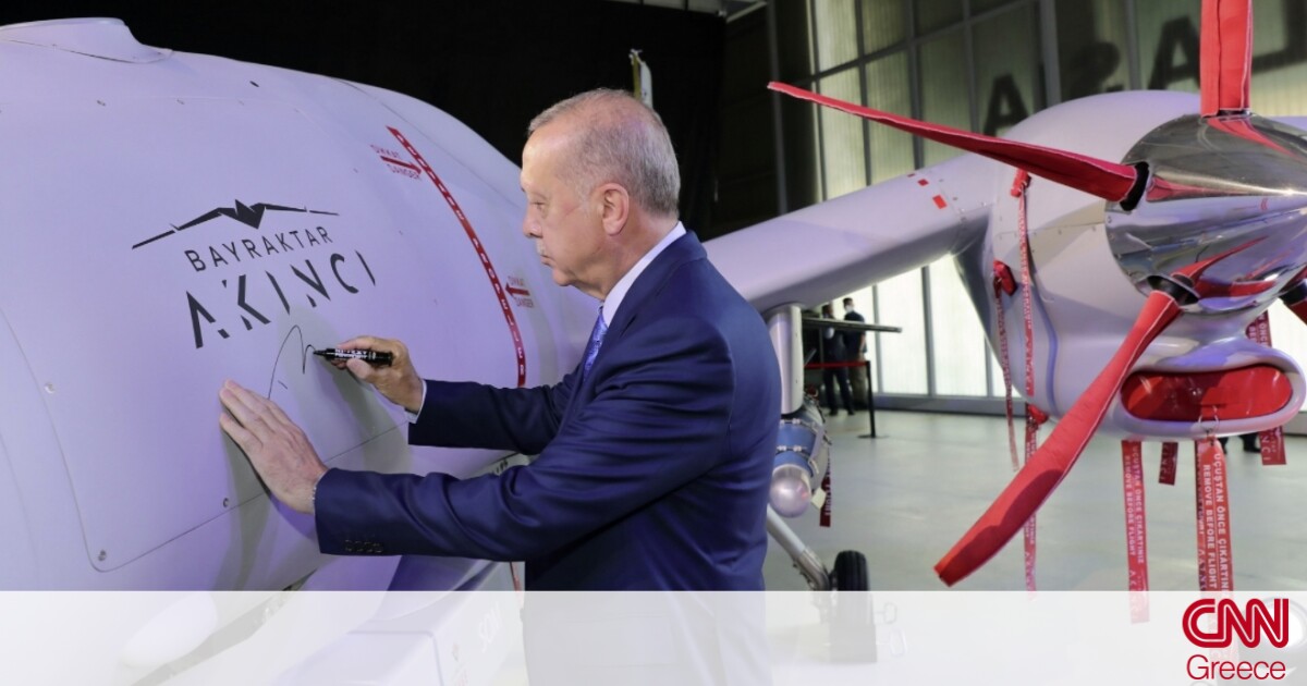 Η Τουρκία παρουσίασε νέο μαχητικό drone – Ερντογάν: «Και πέτρα να σηκώσουν θα μας ζητάνε άδεια»
