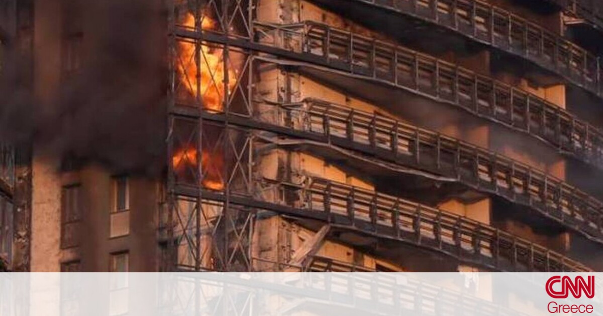 Ιταλία: Η φωτιά στον ουρανοξύστη του Μιλάνου μεταδόθηκε μέσω της εξωτερικής επένδυσης του κτηρίου