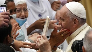 Πάπας Φραγκίσκος: Ένας νοσηλευτής μου έσωσε τη ζωή