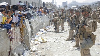 ΗΠΑ: Άρχισε η ανταλλαγή «πυρών» για τη χαοτική έξοδο από το Αφγανιστάν