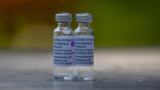 Συμφωνία της ΕΕ με την AstraZeneca για παράδοση των 200 εκατομμυρίων δόσεων εμβολίων