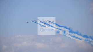 Μοναδικό θέαμα: Μαχητικά Rafale σχημάτισαν την ελληνική σημαία πάνω από την Ακρόπολη