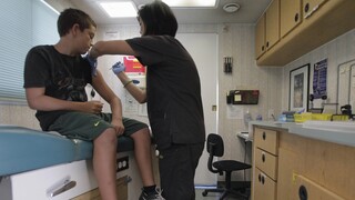 Κορωνοϊός: Ξεκινάει ο εμβολιασμός των παιδιών άνω των 12 ετών και από παιδιάτρους