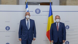 Στο Βουκουρέστι ο Νίκος Δένδιας: Σε άριστο επίπεδο οι σχέσεις Ελλάδας - Ρουμανίας