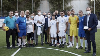 Θεσσαλονίκη: Ο πρωθυπουργός στην προπόνηση της Εθνικής Ομάδας Ποδοσφαίρου Τυφλών